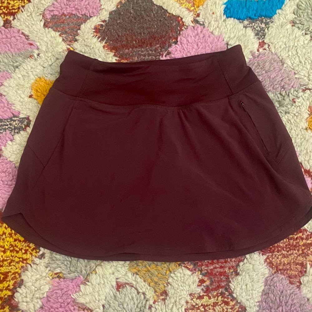 Outdoor Voices Hudson 4” Skirt in Burgandy
